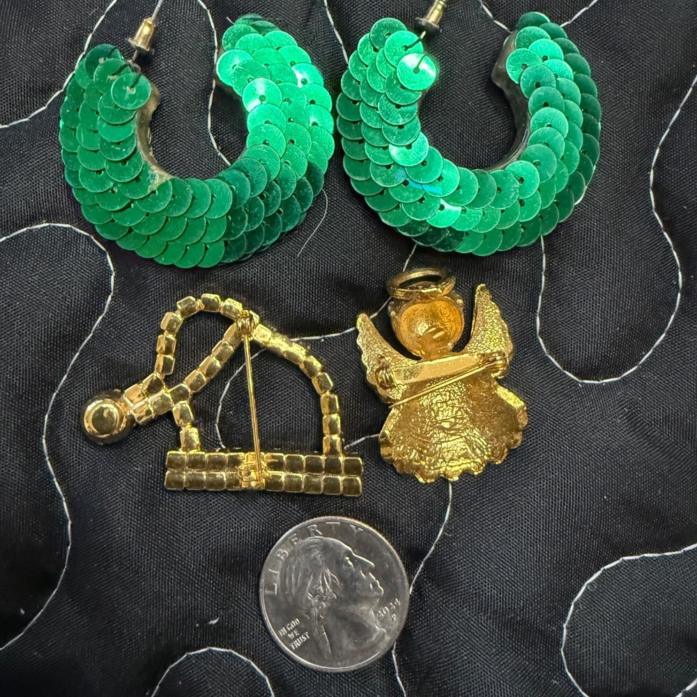 Holiday Jewelry Collection (2 brooches, 1 pr wreath earrings) - Picture 3 of 3